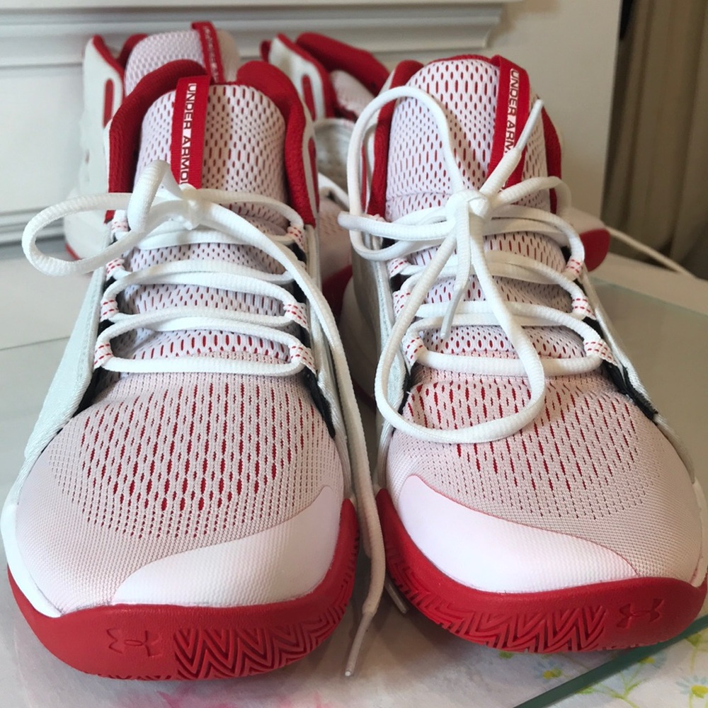 Under Armour Basketball 🏀 shoes sneakers 8.5  NWT - Picture 2 of 6